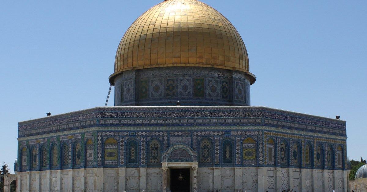 The Virtues of Prayer at Al-Aqsa